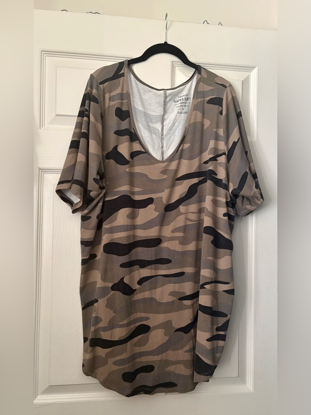 Torrid 4X green and tan Camouflage in original super soft v-neck favorite tunic